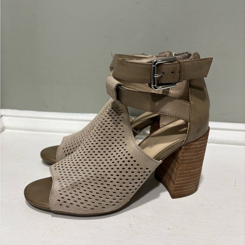 Marc Fisher Gabor Women's Tan Suede Sandals w/ Block Heel-size 6.5 - Picture 2 of 9